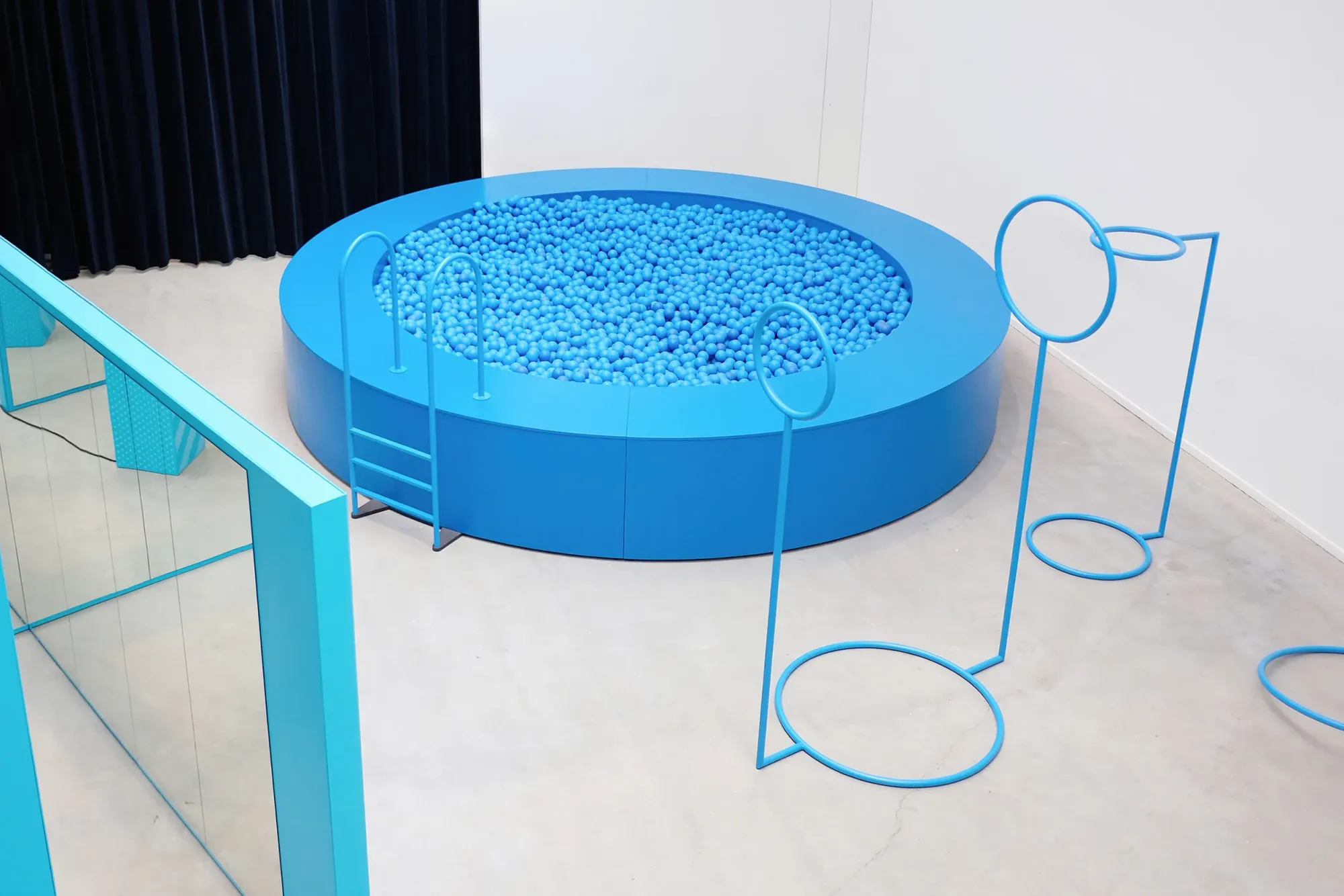 Adyen ball pit